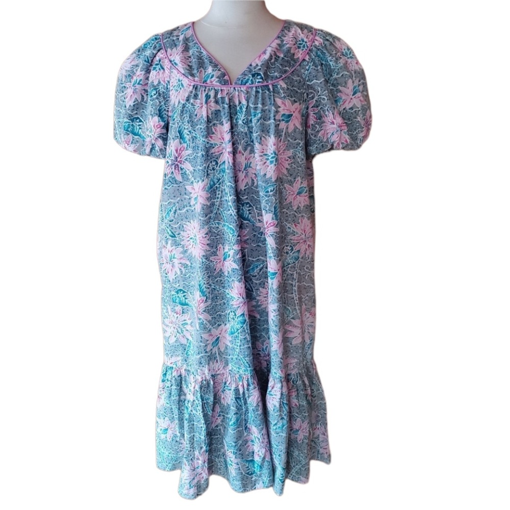 Vintage Unlabeled Gray & Pink Floral Housecoat‎
